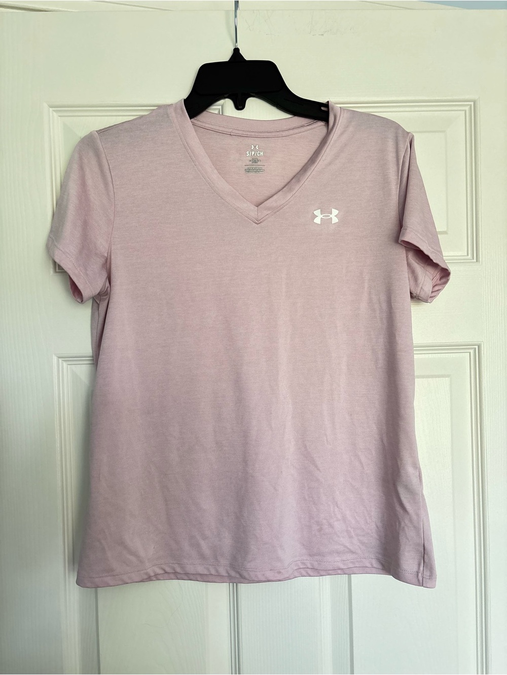 Under Armour Women's V-Neck Tee in Pale Pink
